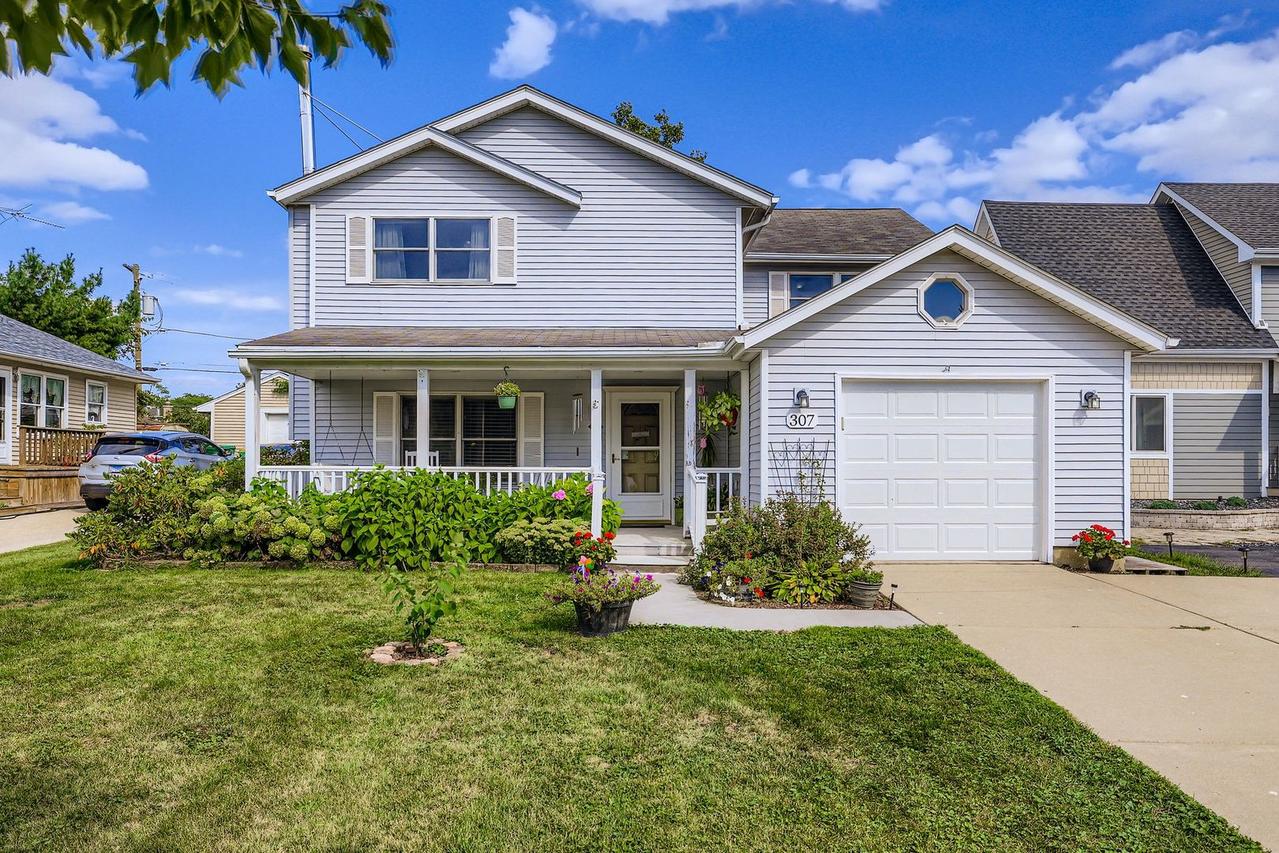 307 1st St., Wheeling, IL 60090