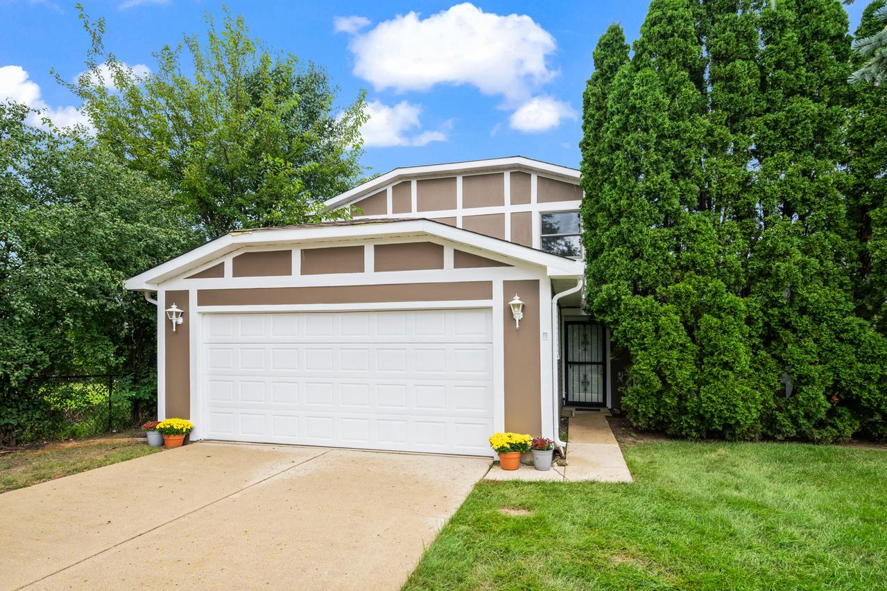 6 Wild Rose Ct., Streamwood, IL 60107