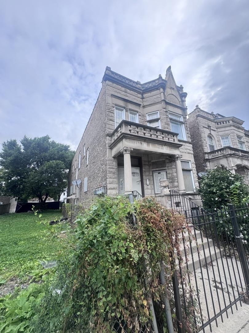 3838 W Gladys Ave., Chicago, IL 60624