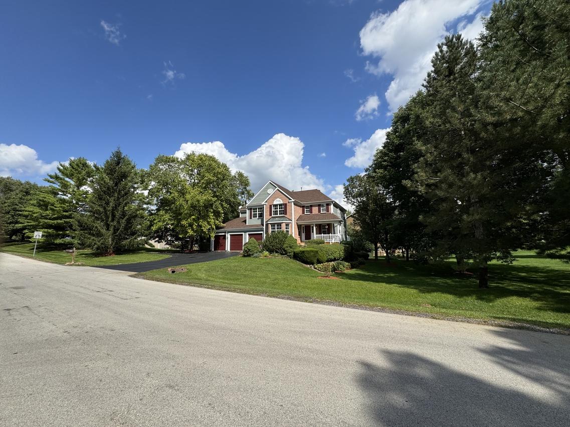 6414 Kingsbridge Dr., Cary, IL 60013
