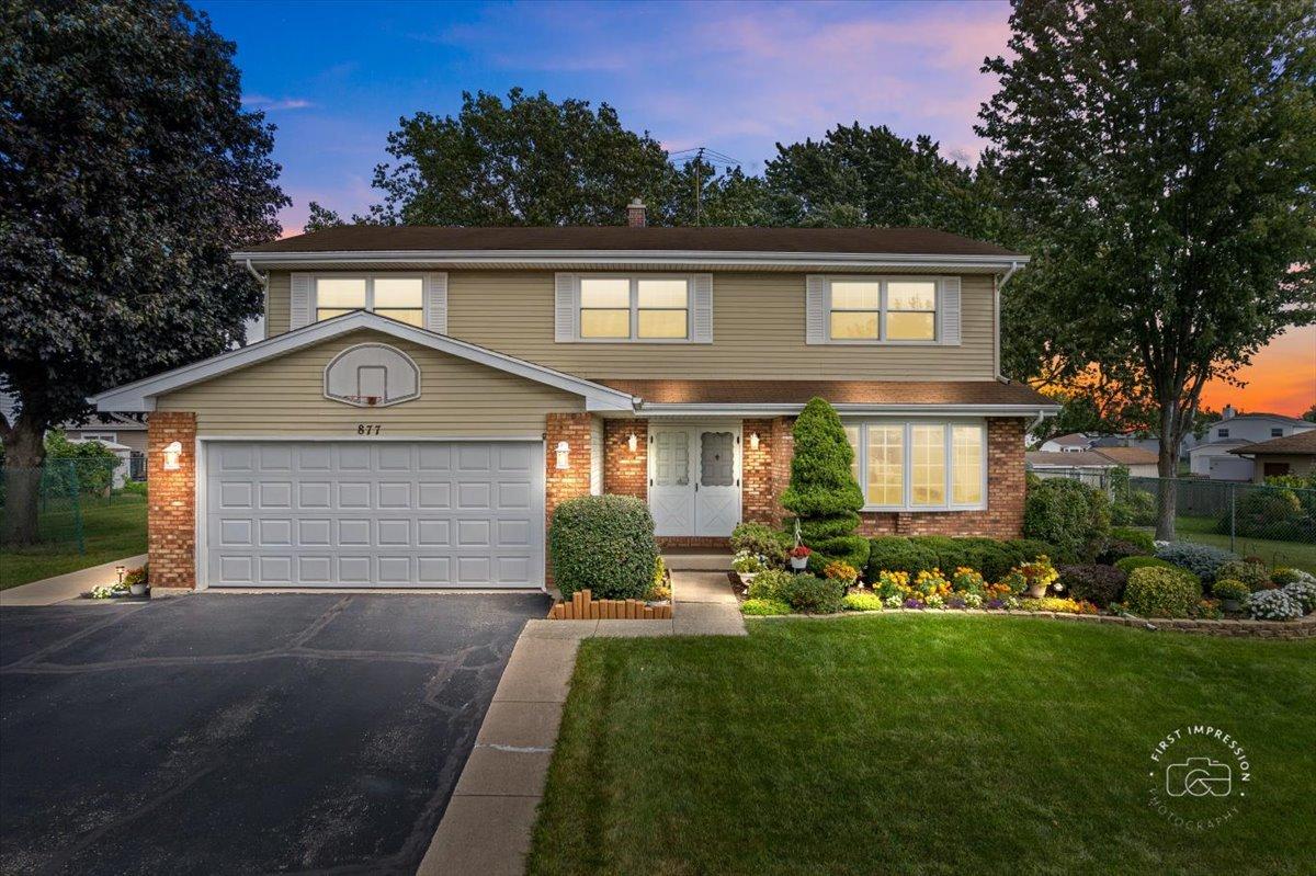 877 Malibu Ct., Carol Stream, IL 60188