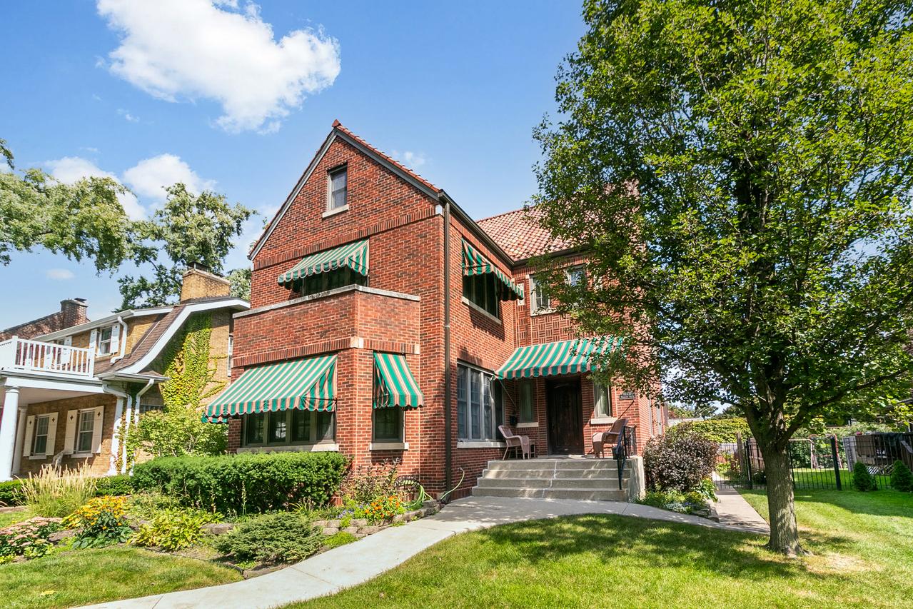 10337 S Hamilton Ave., Chicago, IL 60643