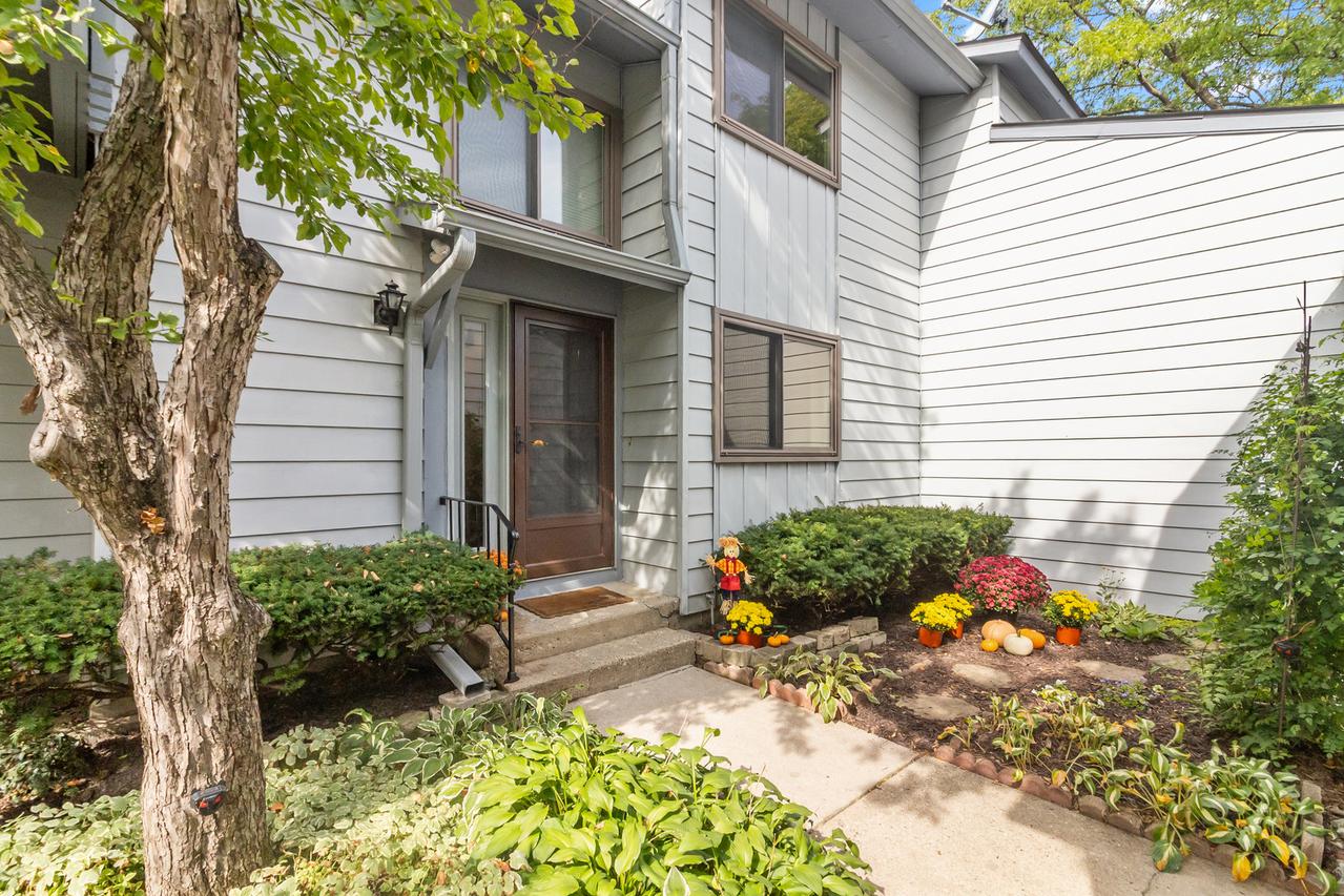 139 Windsor Dr. #123, Vernon Hills, IL 60061
