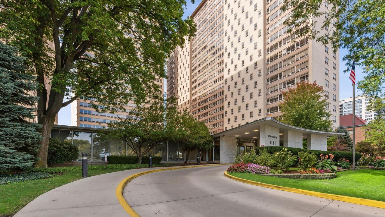 3950 N Lake Shore Dr. #2005, Chicago, IL 60613