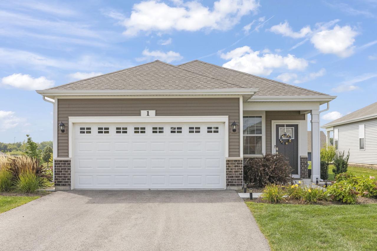 1 Savannah Ct., Algonquin, IL 60102