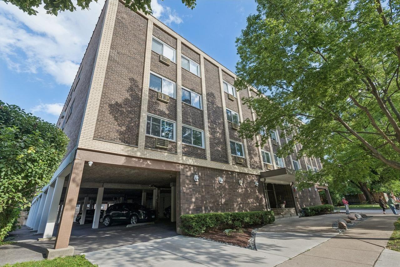222 N Grove Ave. #2A, Oak Park, IL 60302