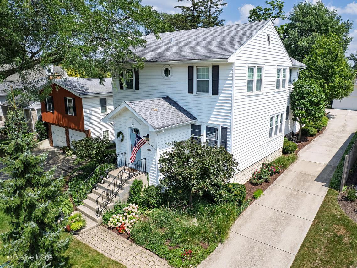 213 Walker Ave., Clarendon Hills, IL 60514