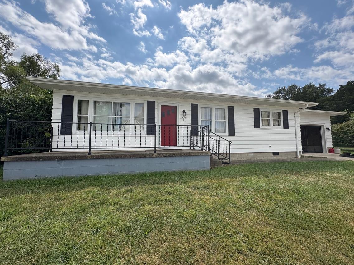 900 W North St., Clinton, IL 61727