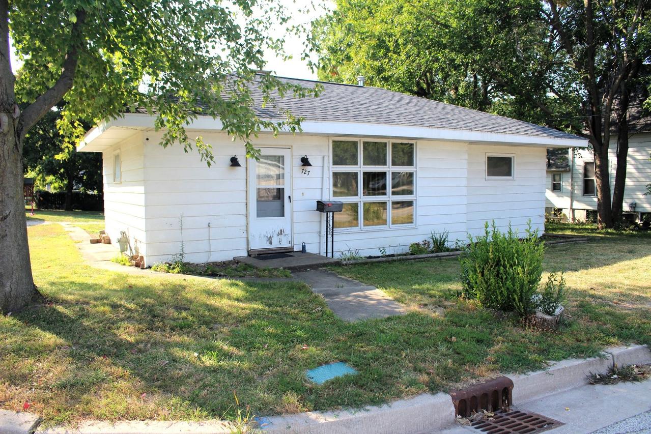 727 N Grant St., Clinton, IL 61727