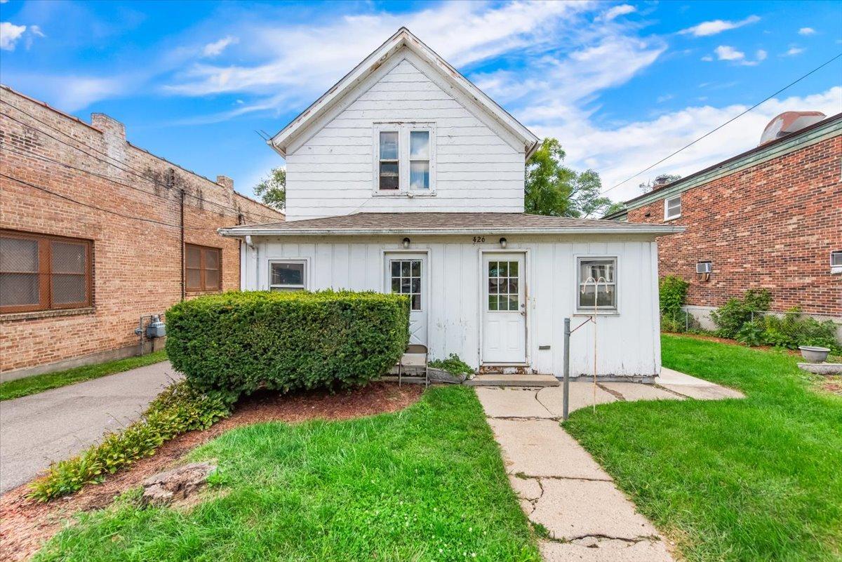 426 N Grove Ave., Elgin, IL 60120