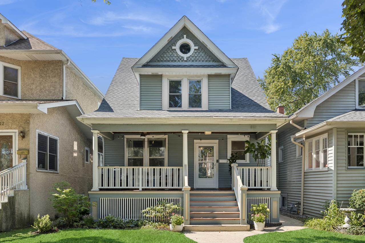821 S Cuyler Ave., Oak Park, IL 60304