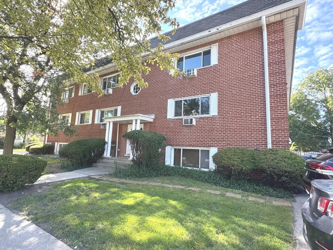 727 S Maple Ave. #106, Oak Park, IL 60304