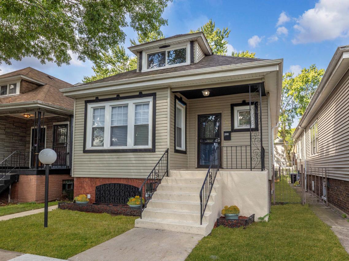 8444 S Essex Ave., Chicago, IL 60617