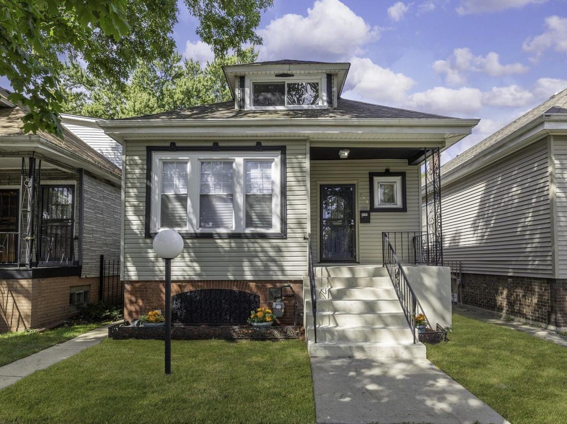 8444 S Essex Ave., Chicago, IL 60617