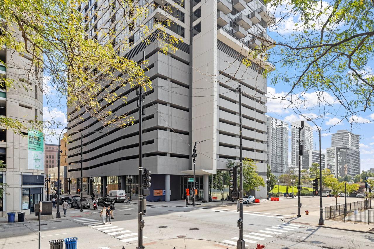 235 W Van Buren St. #1615, Chicago, IL 60607