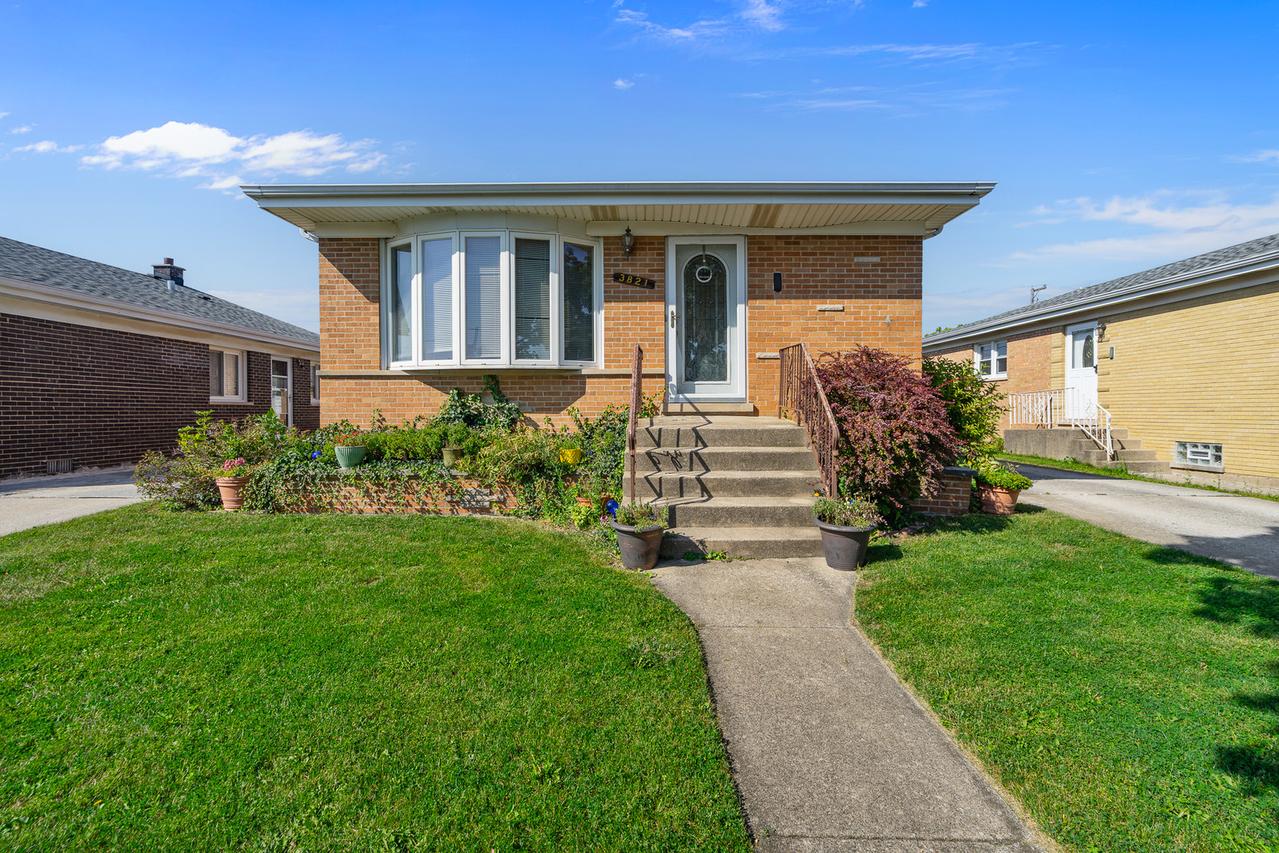 3821 Emerson Dr., Schiller Park, IL 60176