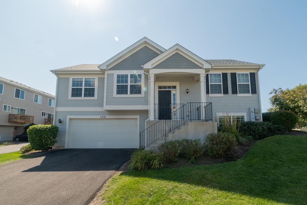 1701 Windward Dr., Pingree Grove, IL 60140