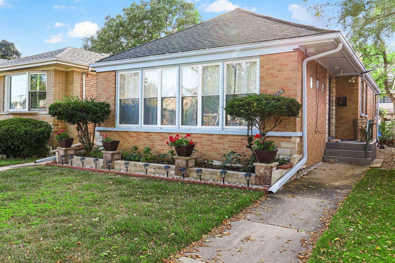 5910 N Kimball Ave., Chicago, IL 60659