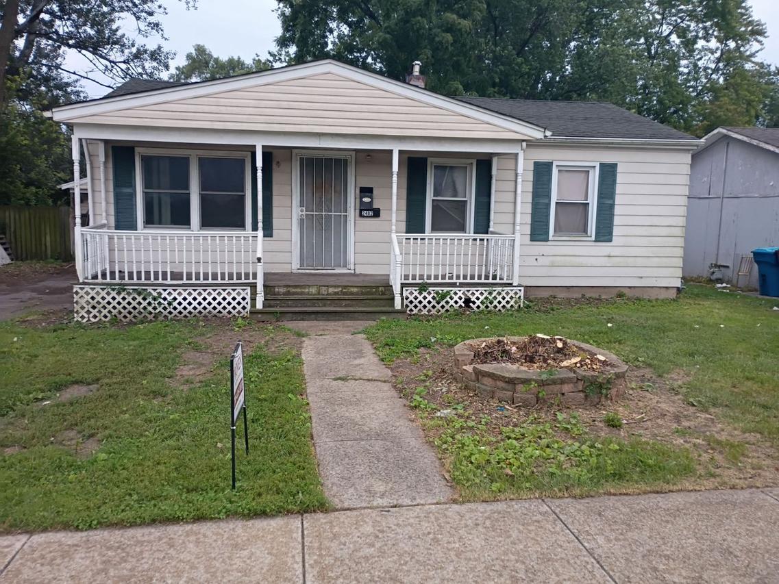2402 Sauk Tr., Sauk Village, IL 60411