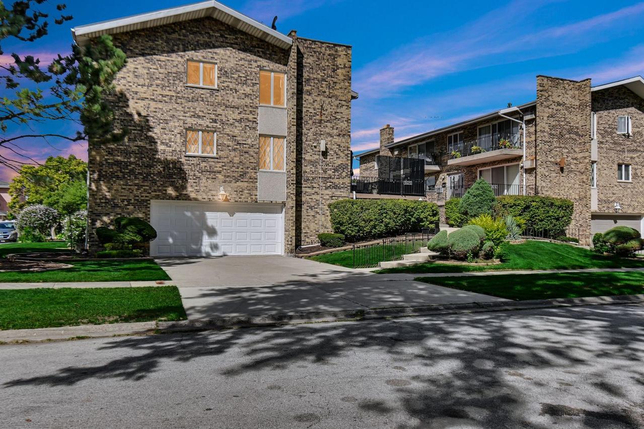 9620 S Kedvale Ave. #201E, Oak Lawn, IL 60453