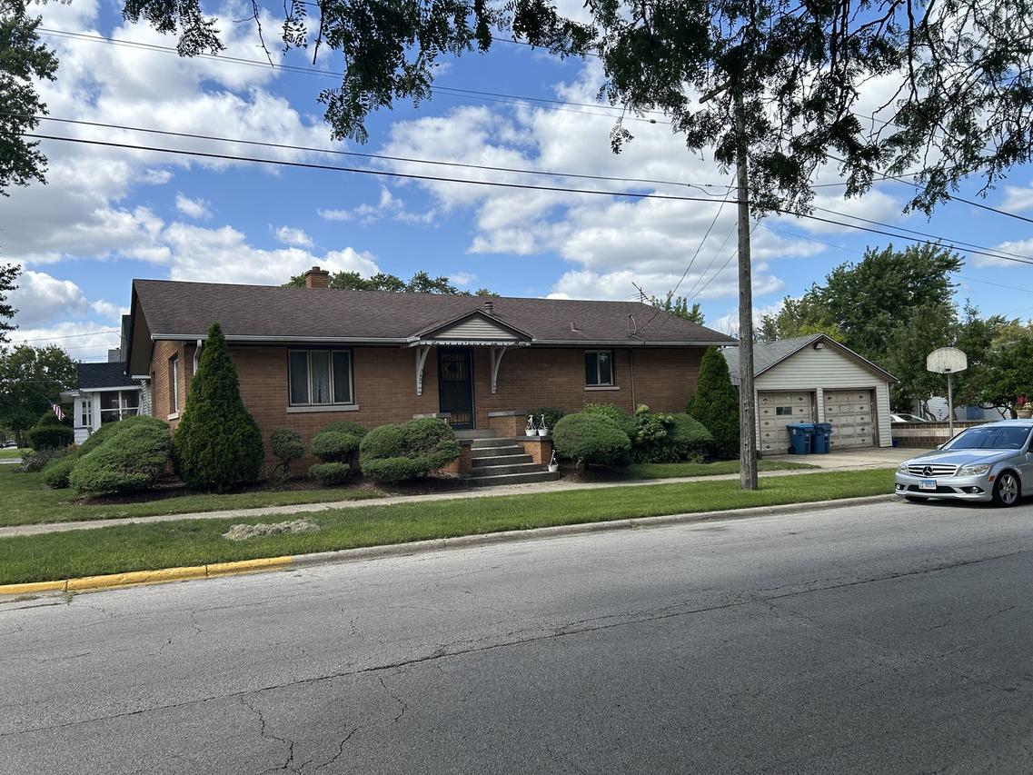 360 N Loucks St., Aurora, IL 60505