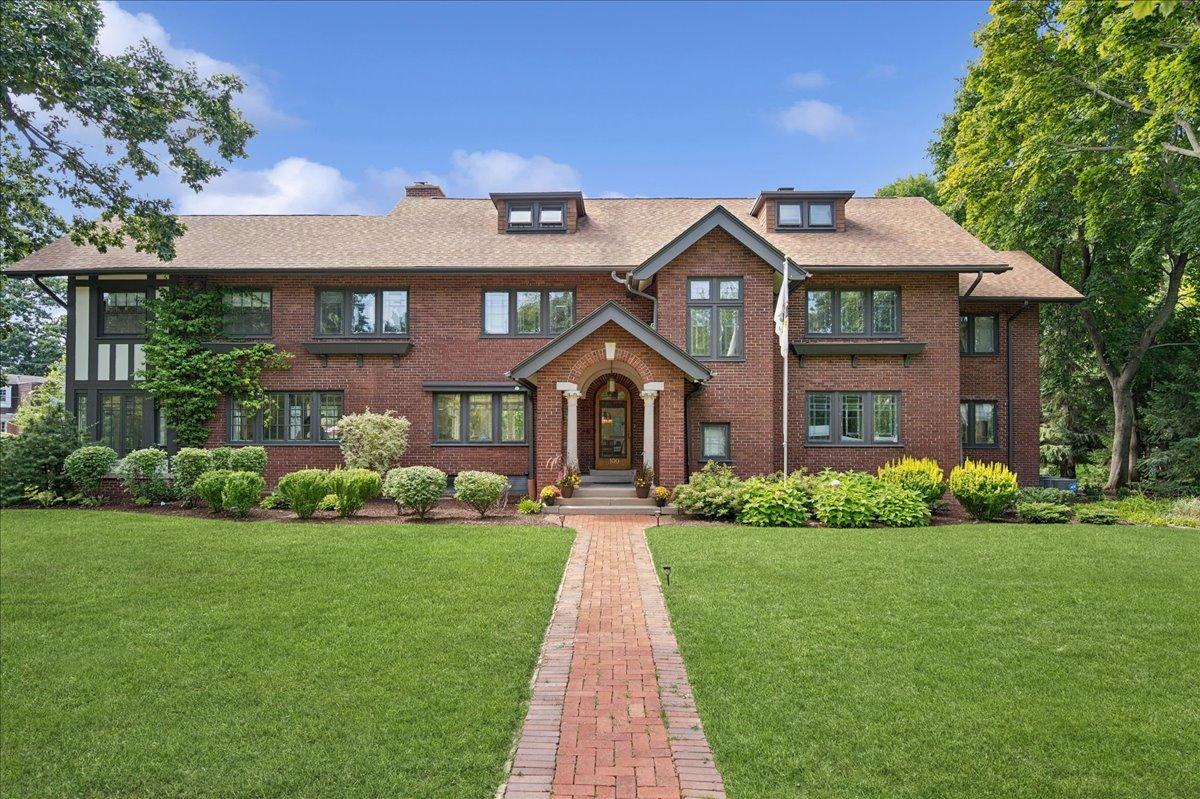 100 Old Green Bay Rd., Winnetka, IL 60093
