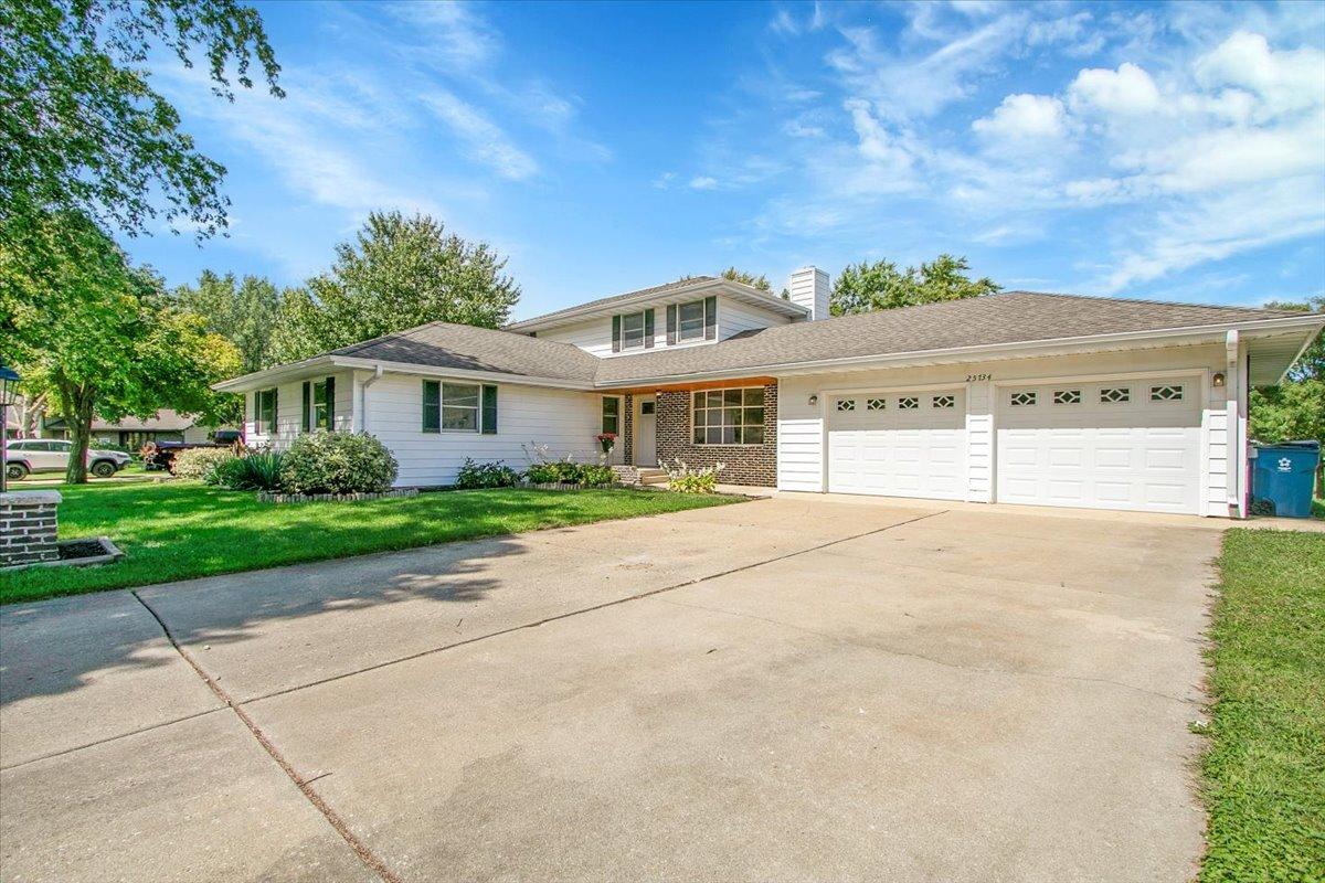 25734 W Hickory Ct., Minooka, IL 60447