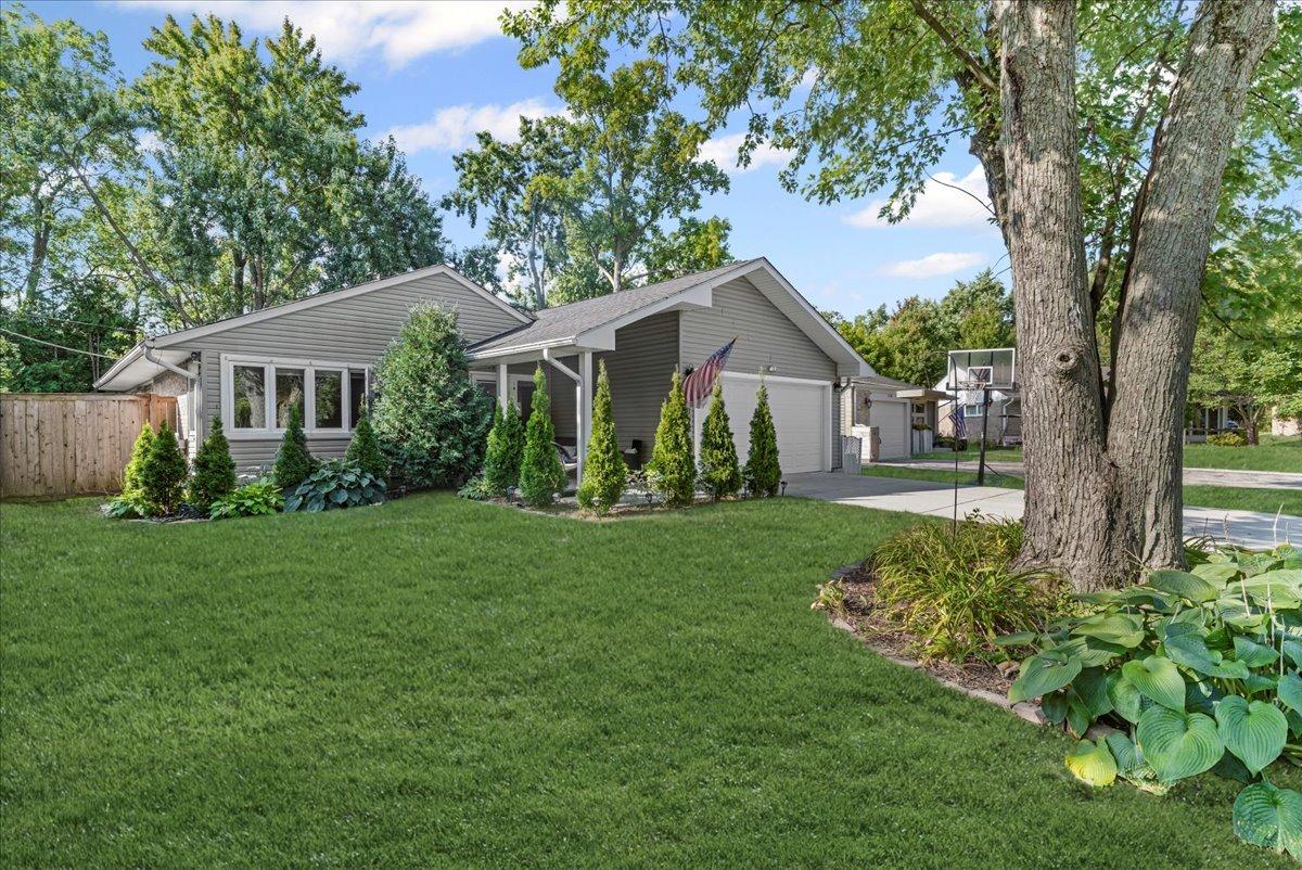 1132 Whitfield Rd., Northbrook, IL 60062