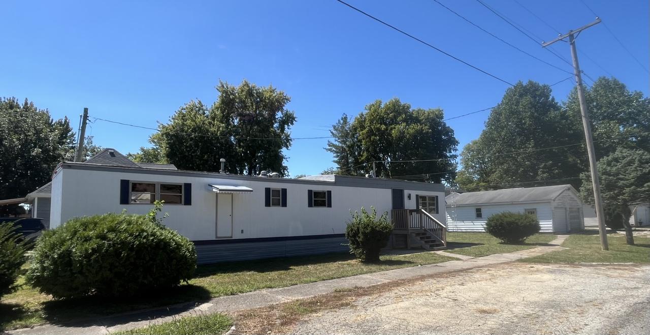 302 W Lincoln St., Villa Grove, IL 61956