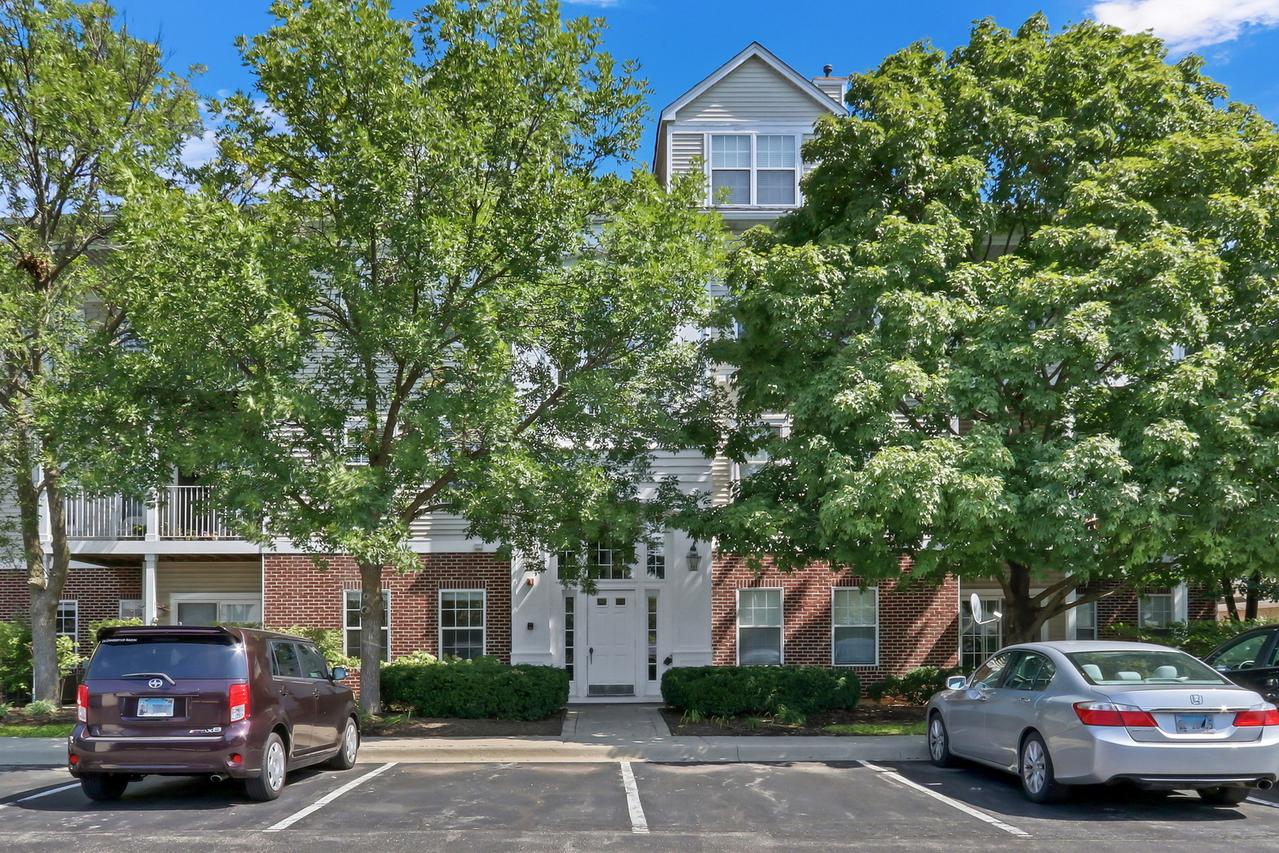 3275 Stratford Ct. #1A, Lake Bluff, IL 60044