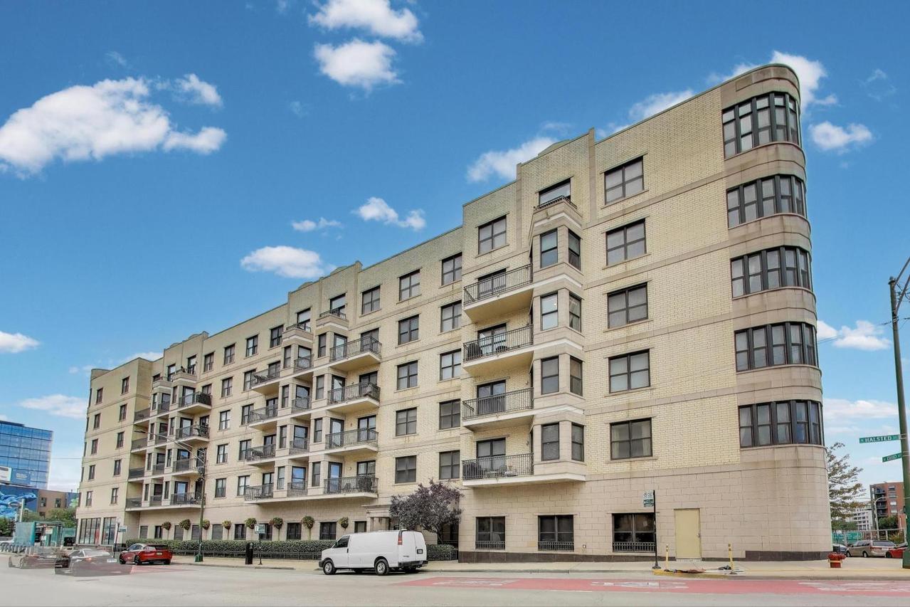 520 N Halsted St. #410, Chicago, IL 60642