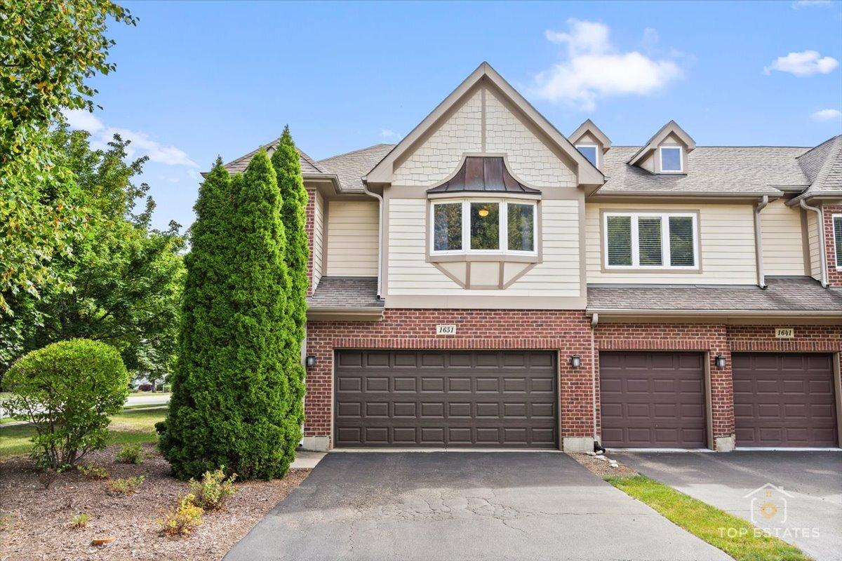 1651 Pauline Cir., Mundelein, IL 60060