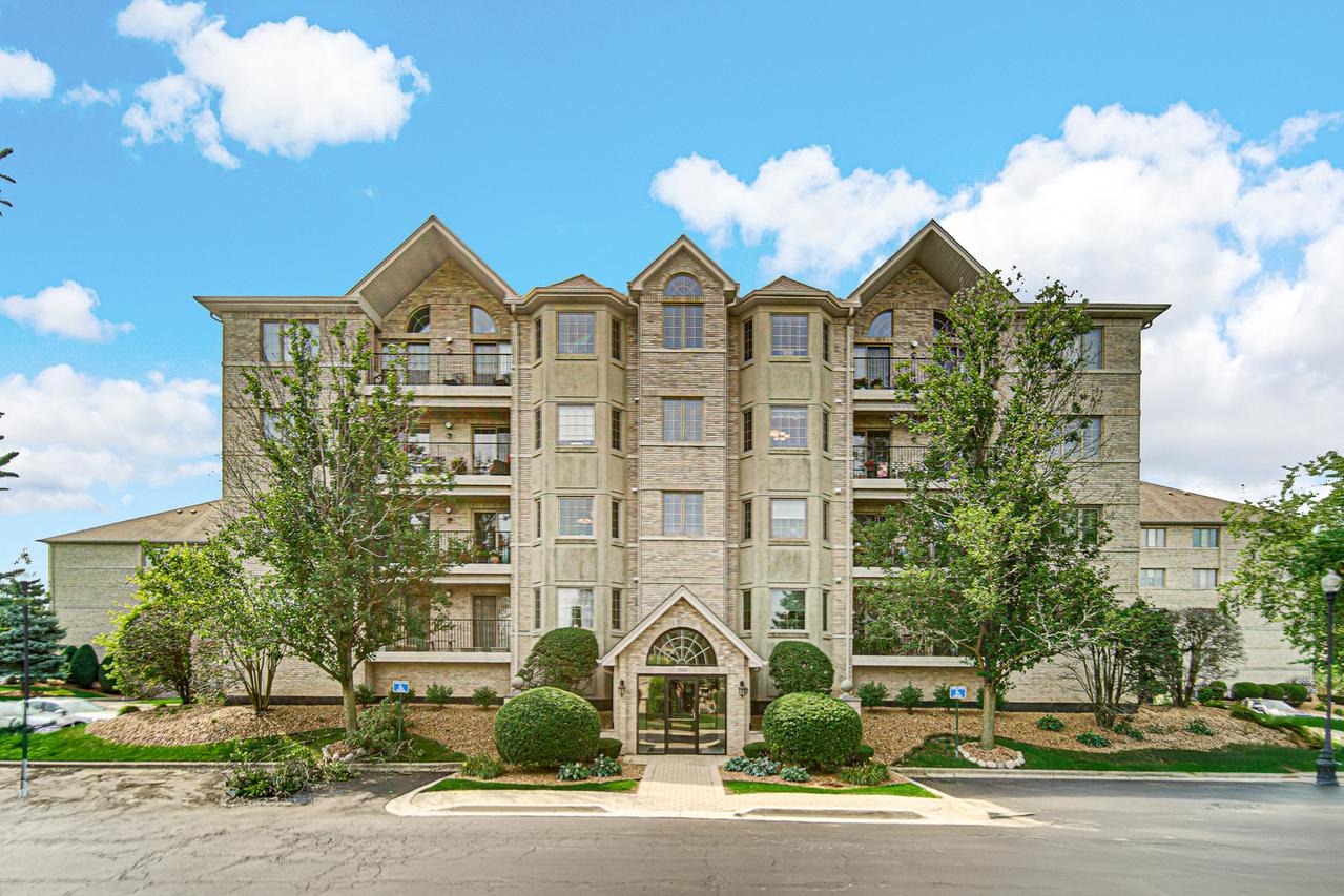 11851 Windemere Ct. #201, Orland Park, IL 60467