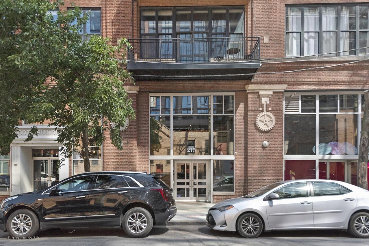 215 N Aberdeen St. #302B, Chicago, IL 60607