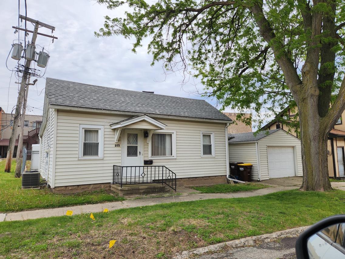 203 N Eastman St., Harvard, IL 60033
