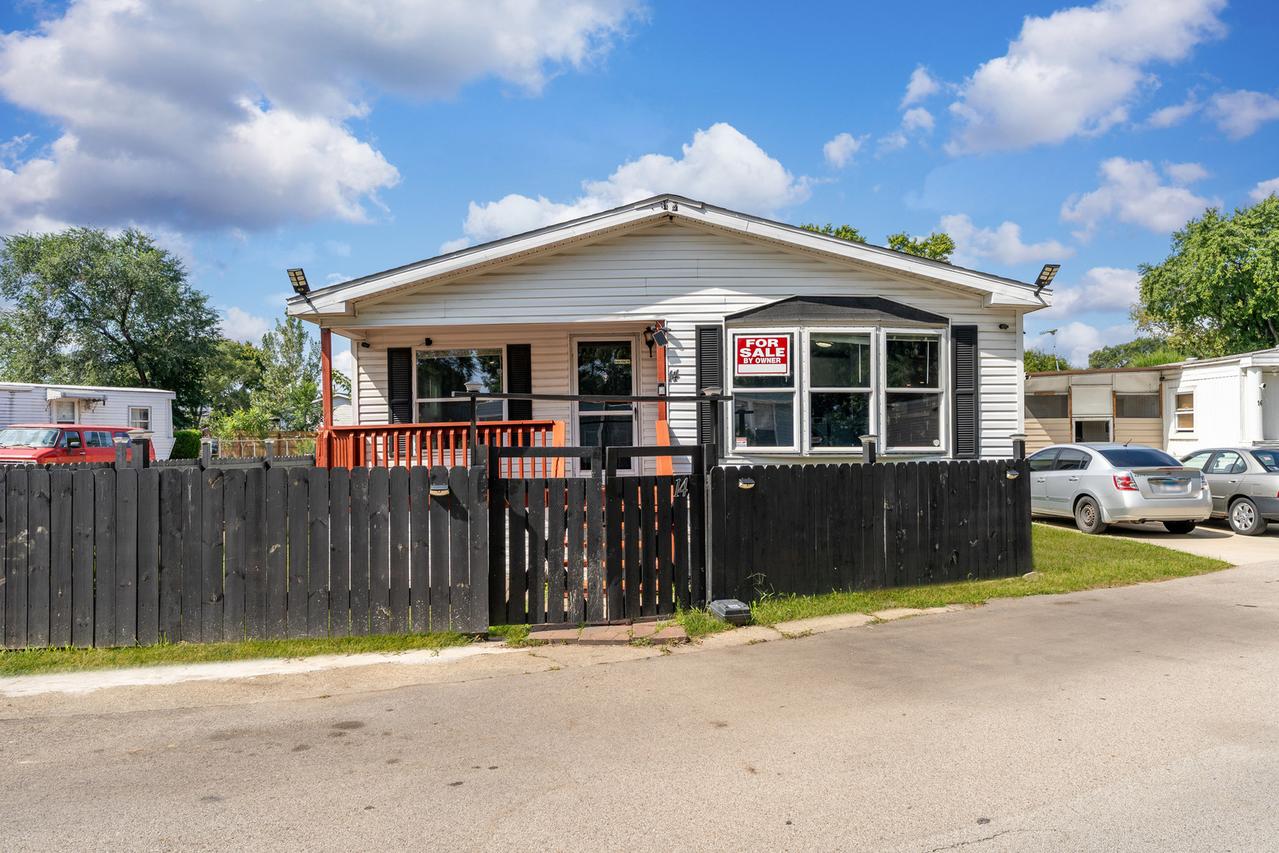 7500 NW Elmhurst Rd Lot 14 Rd. #14, Des Plaines, IL 60018