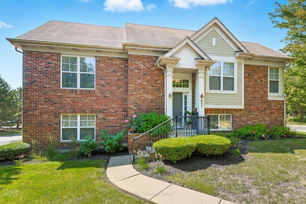 695 Station Blvd., Aurora, IL 60504