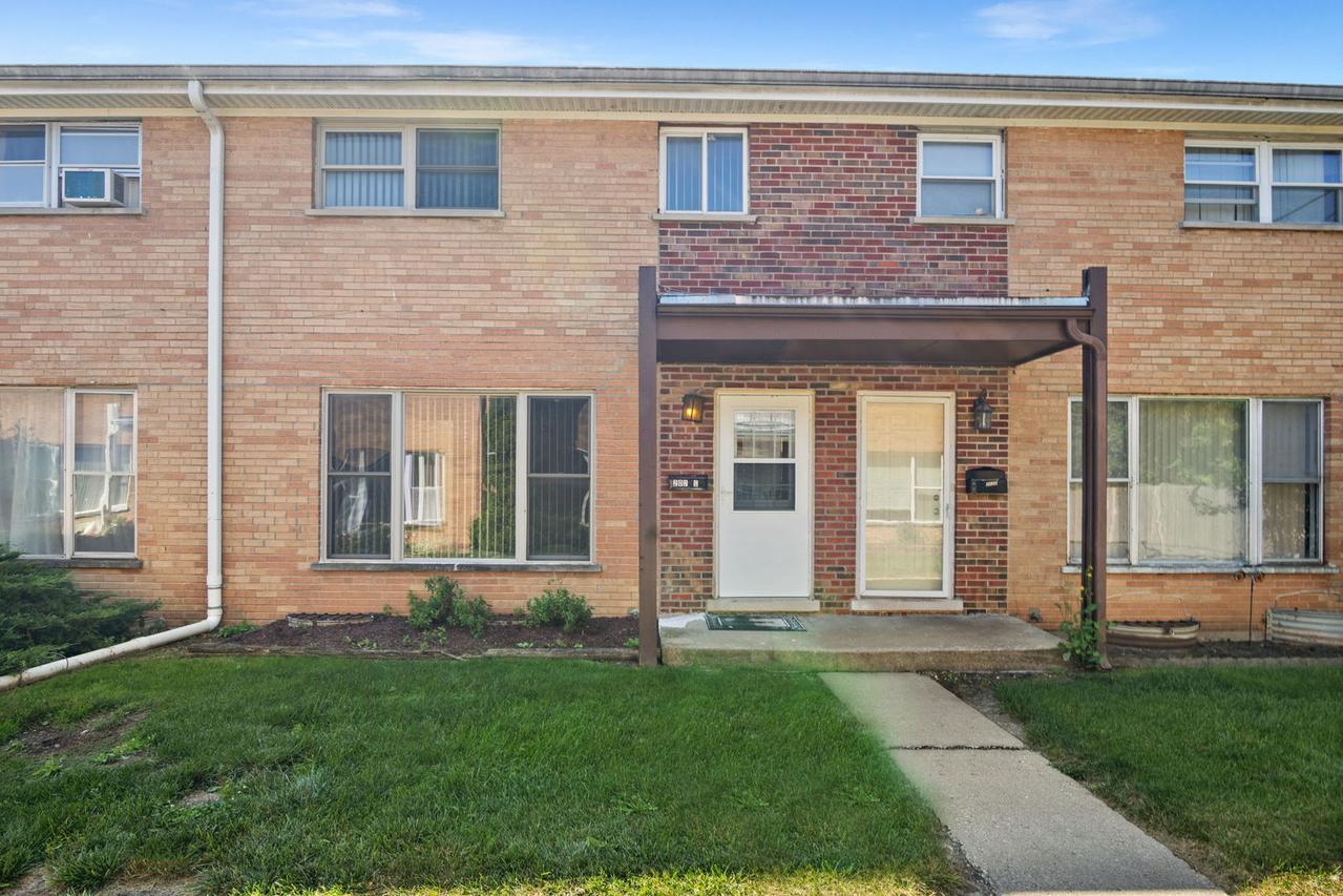 202 Linn Ct. #C, North Aurora, IL 60542