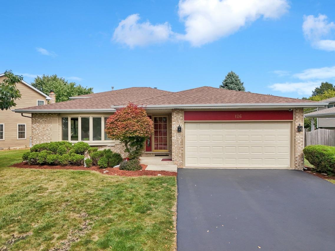 126 Ashcroft Dr., Bolingbrook, IL 60490