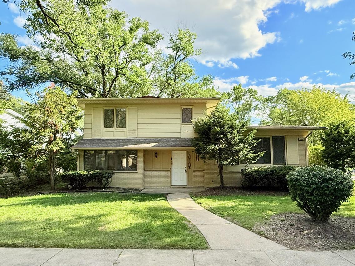 1122 W Iowa St., Glenwood, IL 60425