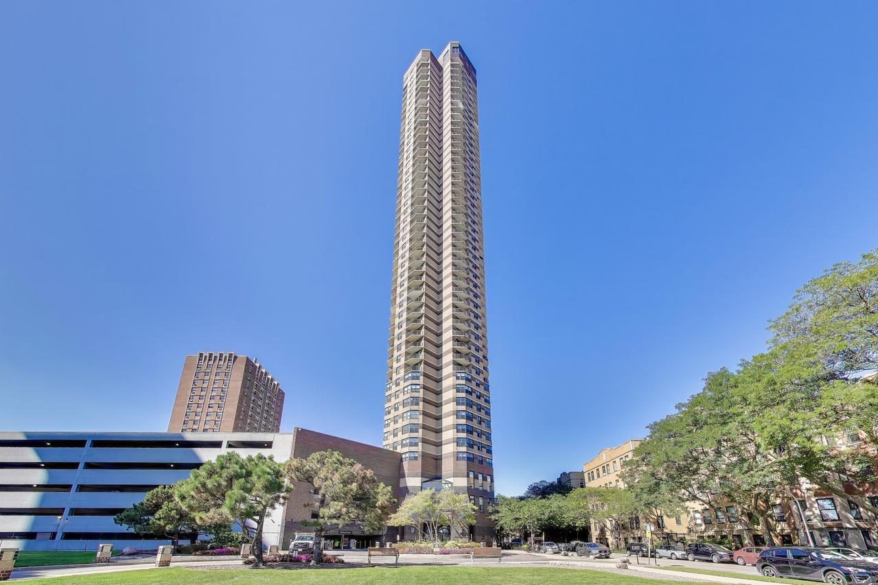 3660 N Lake Shore Dr. #2204, Chicago, IL 60613