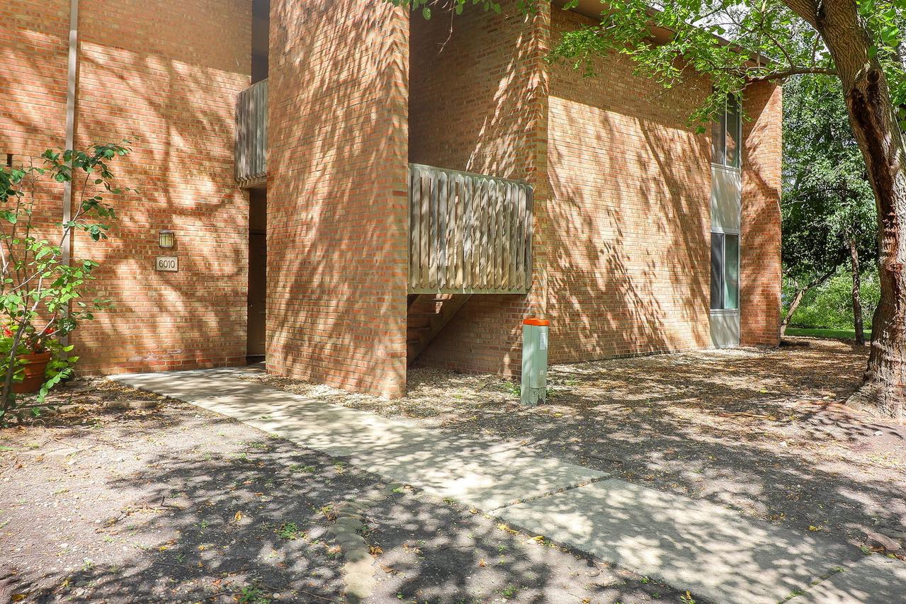 6010 E Lake Dr. #1D, Lisle, IL 60532