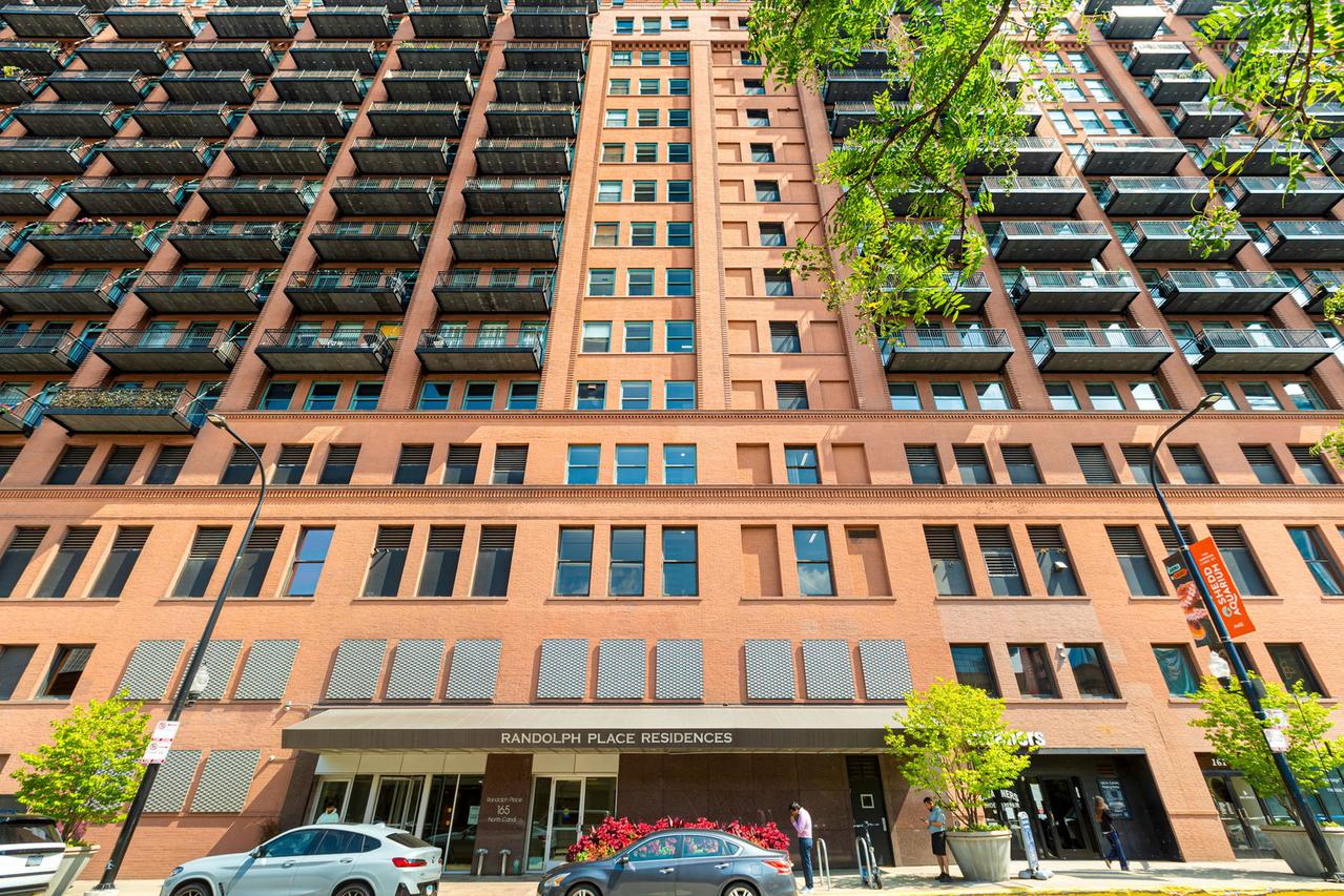 165 N Canal St. #701, Chicago, IL 60606