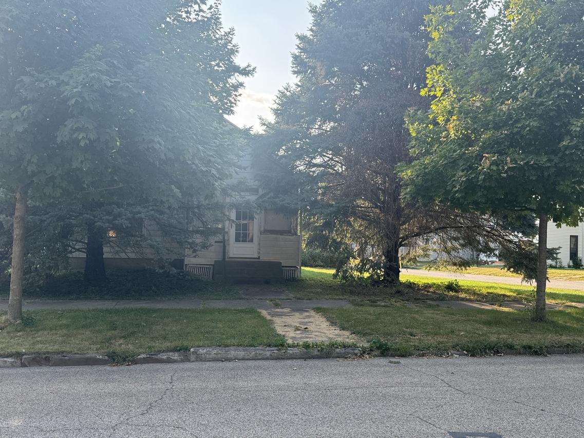 723 N Madison St., Clinton, IL 61727