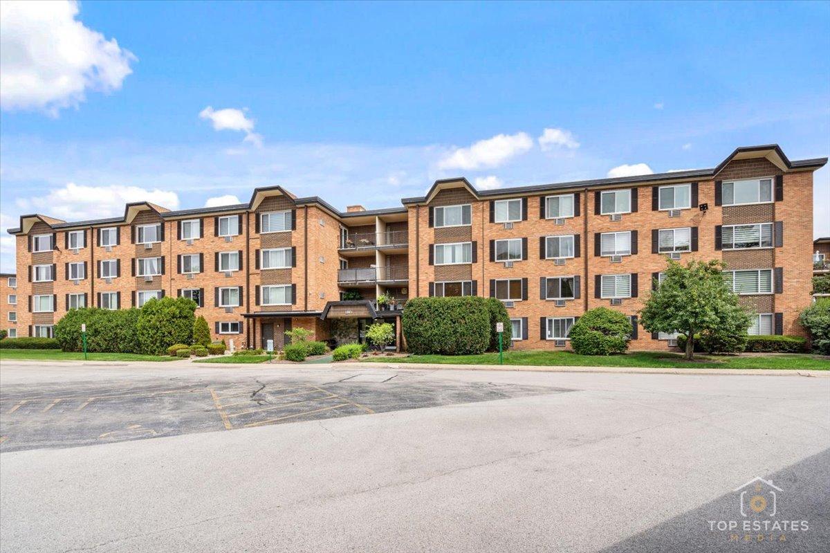 1227 S Old Wilke Rd. #12-209, Arlington Heights, IL 60005