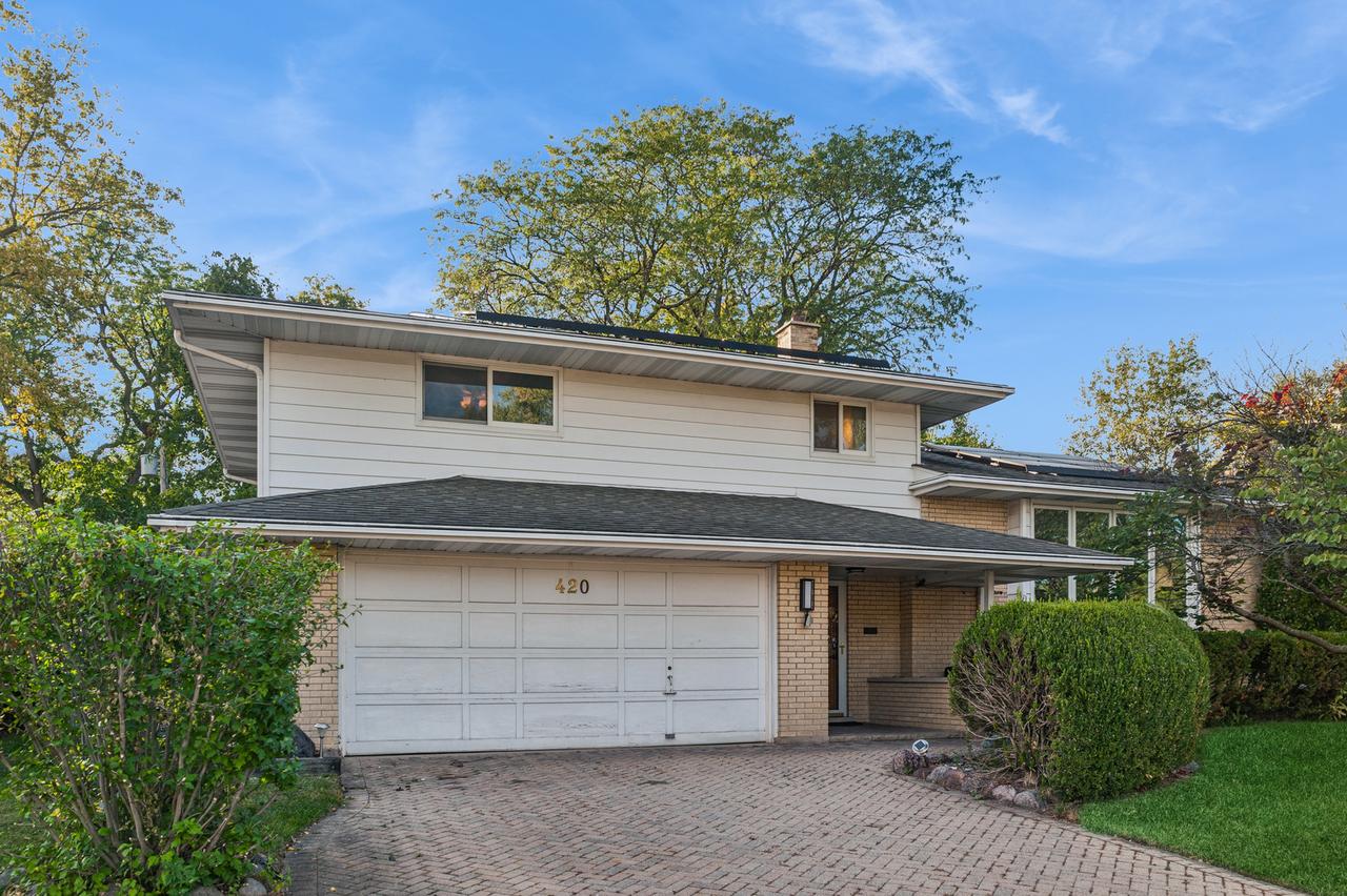 420 Dara James Rd., Des Plaines, IL 60016
