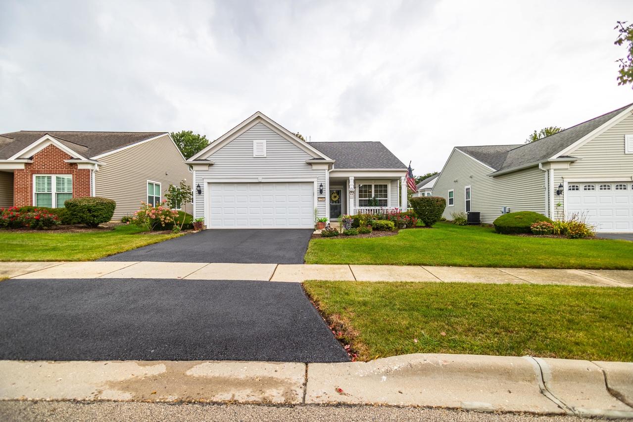 3206 Hutchinson Ln., Mundelein, IL 60060