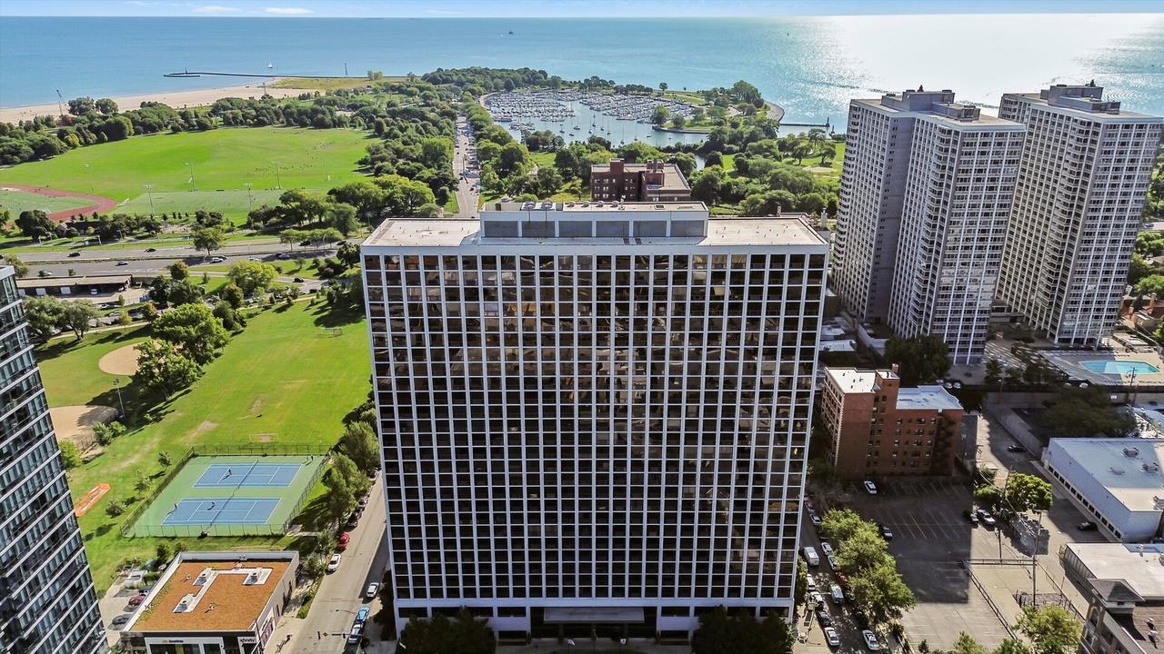 4343 N Clarendon Ave. #2810, Chicago, IL 60613