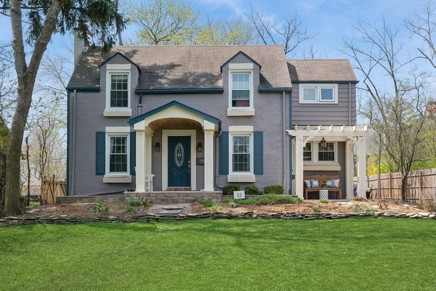 32 Valley Rd., Highland Park, IL 60035