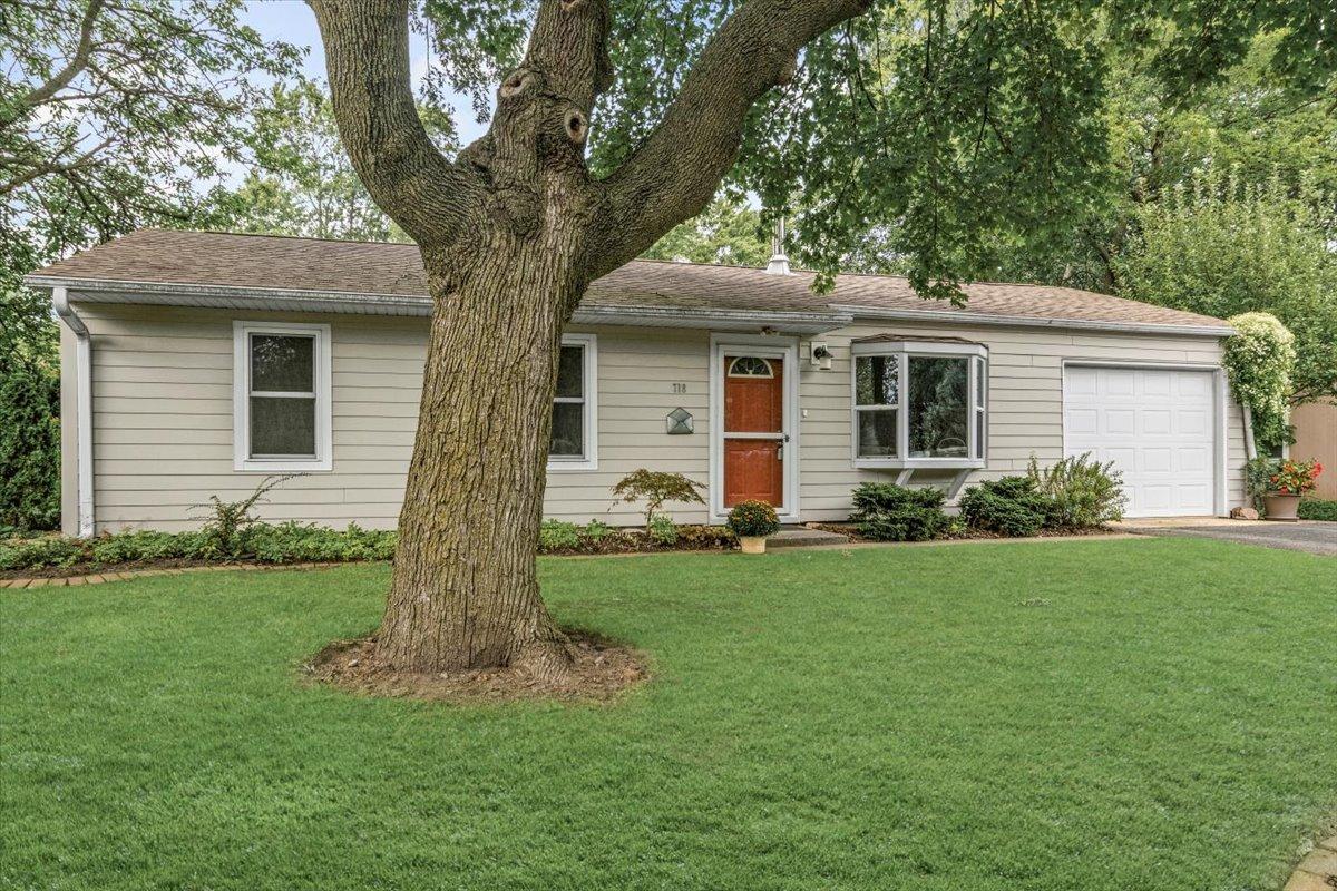 718 Russet Ln., Streamwood, IL 60107